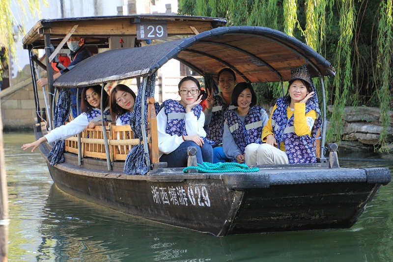 坐上西塘的搖擼船，體驗了水鄉(xiāng)西塘的慢時光