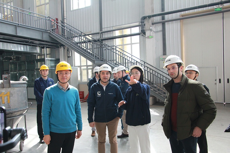 西班牙汽車注塑廠參觀生產(chǎn)一線---青島中新華美塑料有限公司