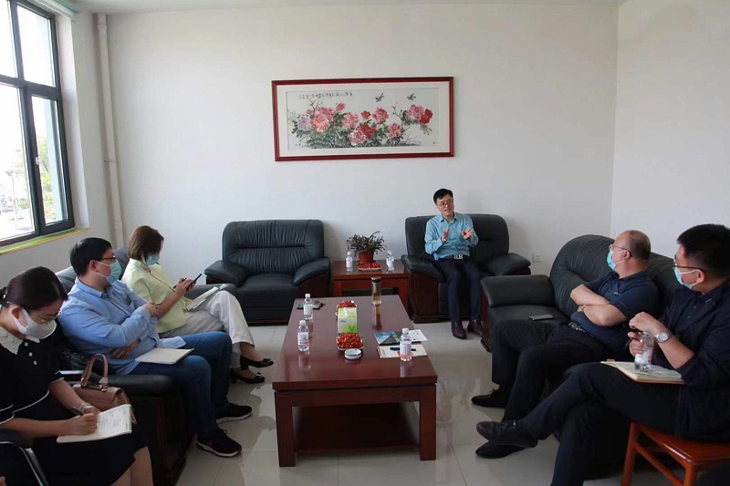 企業(yè)家們現(xiàn)場分組進(jìn)行頭腦風(fēng)暴