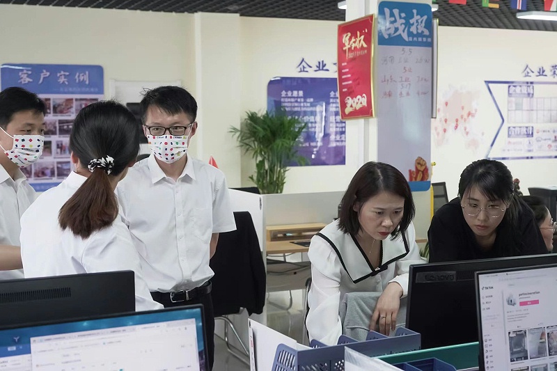 青島中新華美業(yè)務(wù)團(tuán)隊(duì)小伙伴