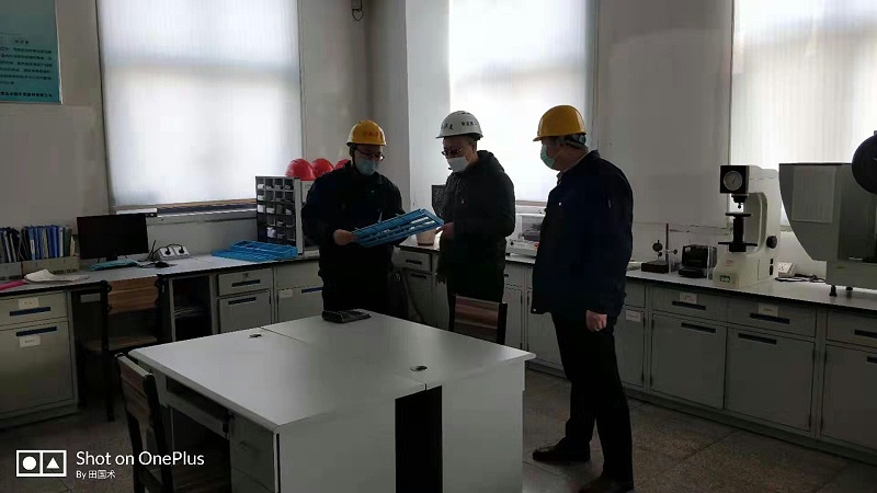 街道領(lǐng)導(dǎo)來中新華美檢查防疫和應(yīng)急生產(chǎn)工作