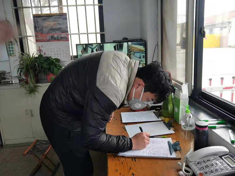 進(jìn)入公司人員要測量體溫、記錄表格