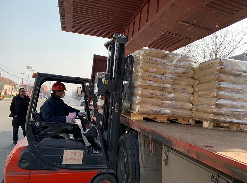 公司往外地發(fā)貨的車(chē)輛 安排在廠外裝貨