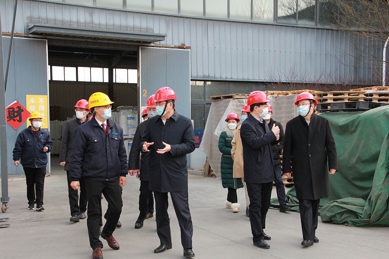 青島市委常委、統(tǒng)戰(zhàn)部部長(zhǎng)王久軍、市委臺(tái)港澳辦主任紀(jì)家棟、城陽(yáng)區(qū)區(qū)長(zhǎng)解宏勁、區(qū)委常委、統(tǒng)戰(zhàn)部部長(zhǎng)高尚倫一行蒞臨我司考察