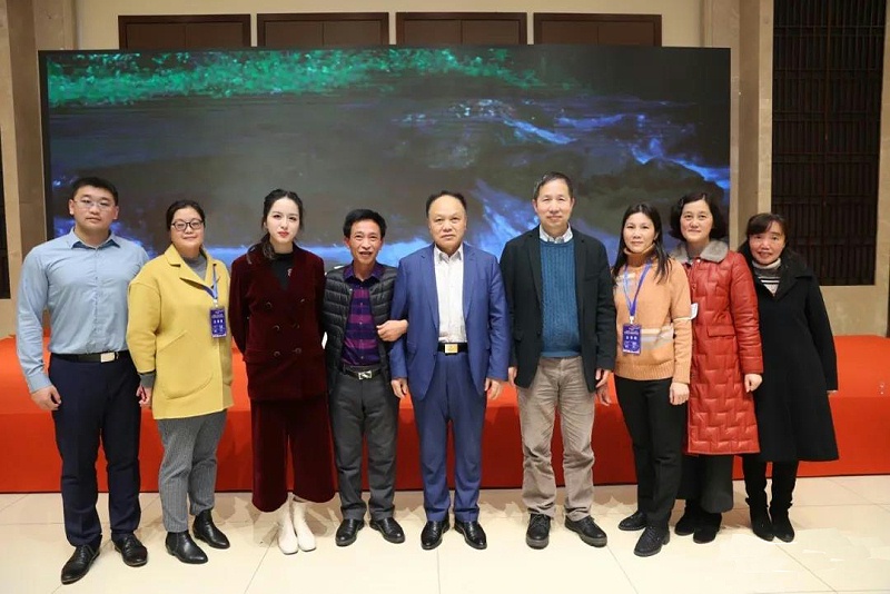 《塑料工業(yè)》全體人員與蹇錫高院士、王玉忠院士、劉孝波教授合影留念